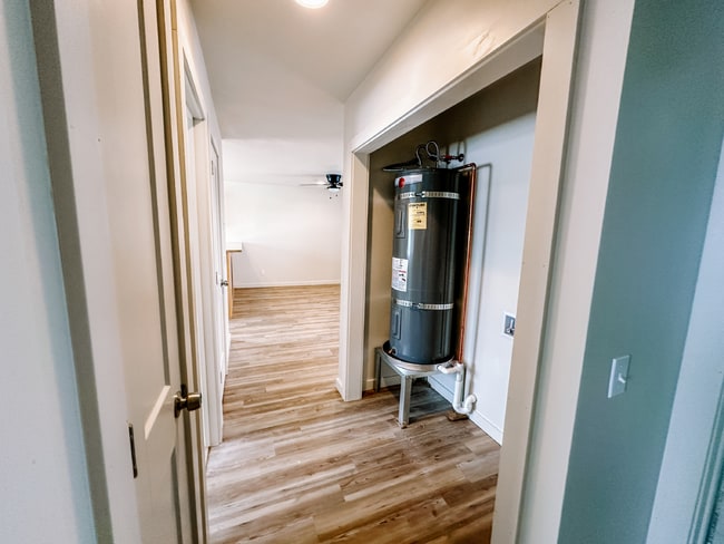 Building Photo - Newer Duplex for Rent Between Twin Bridges and Sheridan!