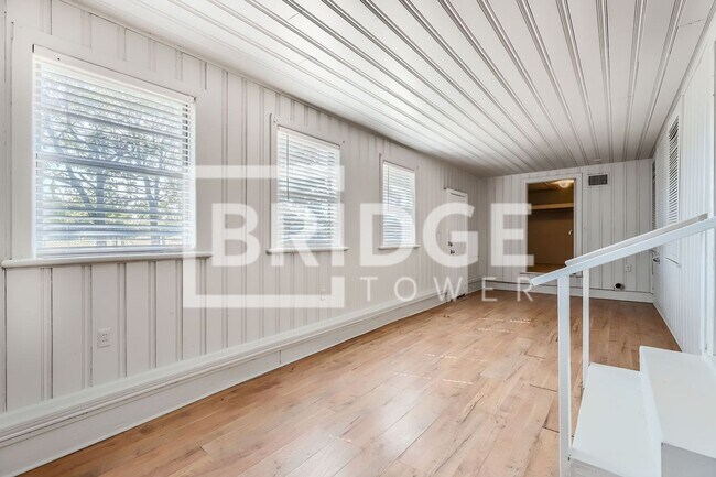 Building Photo - 224 E Boyd St