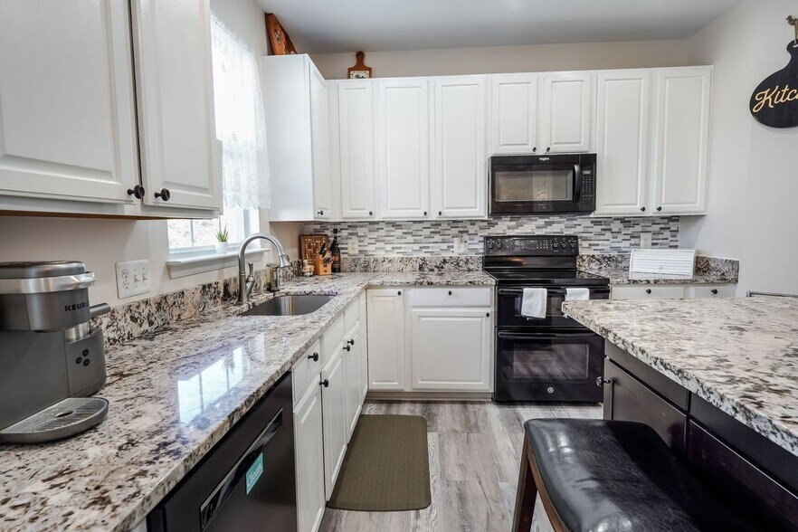 Building Photo - 15575 Catamaran Ct
