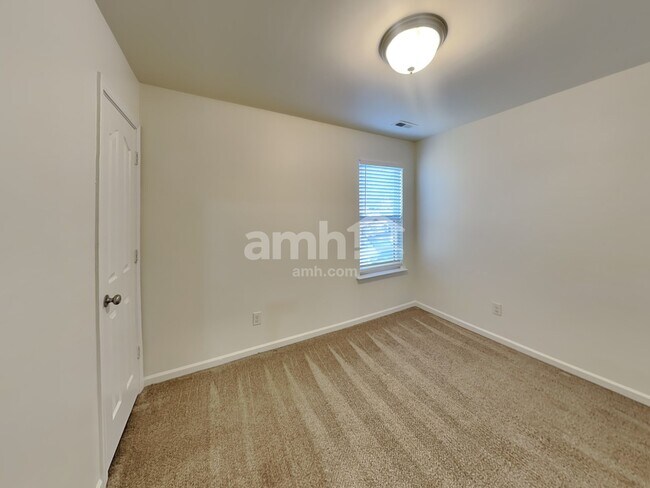 Building Photo - 4437 Esmeralda Dr
