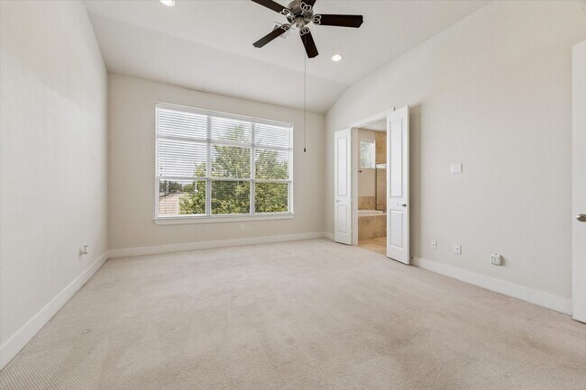 Building Photo - 1815 Crestdale Dr