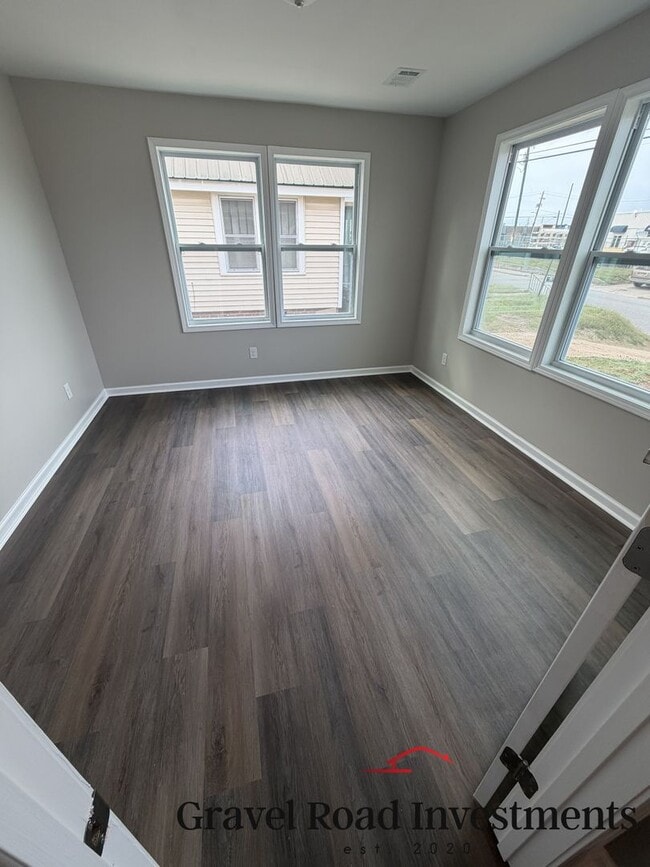 Building Photo - Beautifully Remodeled 4 Bedroom / 2 Bath Home – Move-In Ready!