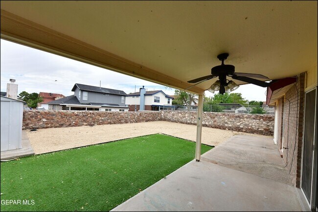 Building Photo - 7737 Plaza Azul Rd