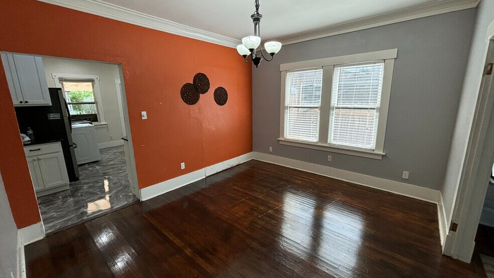 Building Photo - Room in House on Avant Ave
