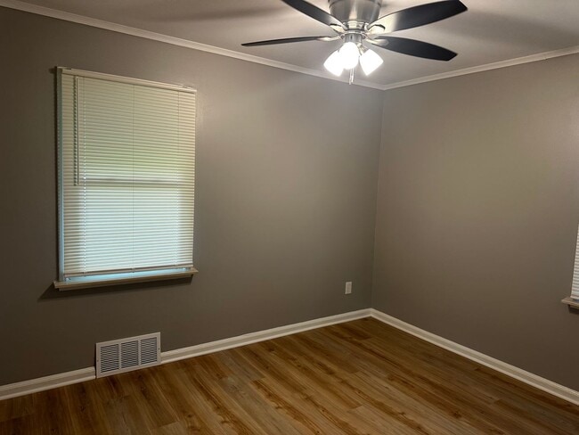 Building Photo - 2 Bedroom Home In Oak Park