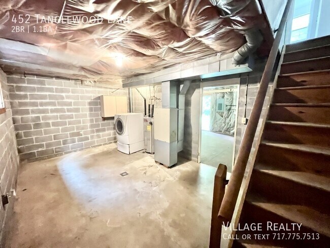 Building Photo - 452 Tanglewood Ln