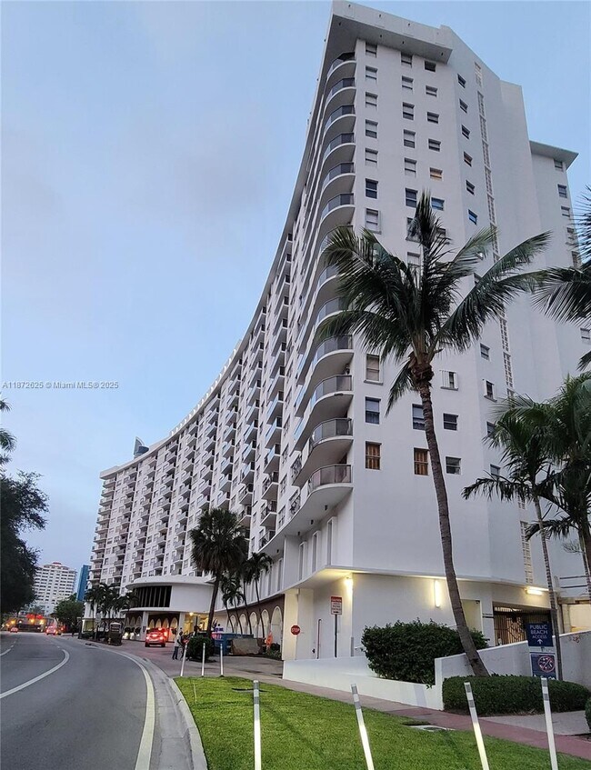 Building Photo - 6039 Collins Ave