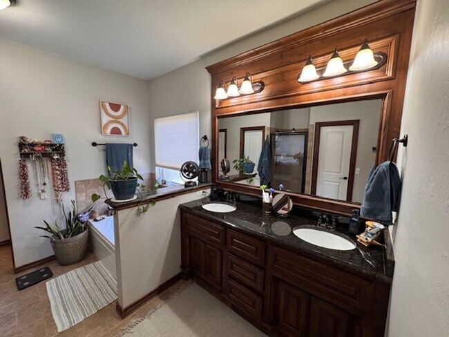 Building Photo - 3 bed plus office , 3 car garage with storm shelter, shop with electric and covered patio in Moor...