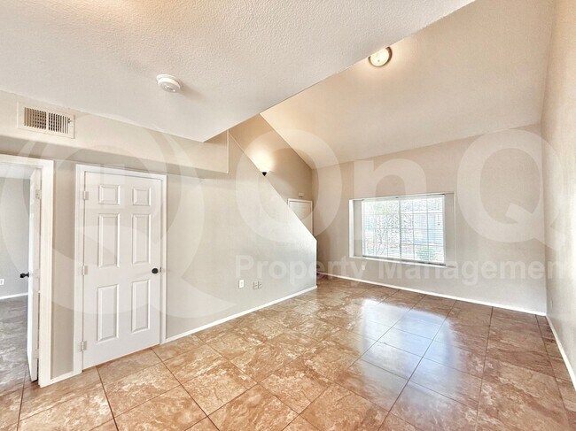 Building Photo - 860 N McQueen Rd