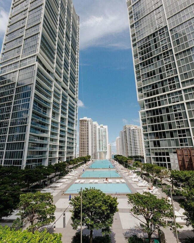 Building Photo - 475 Brickell Ave