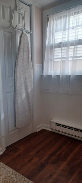 Building Photo - 402 13th ST NE