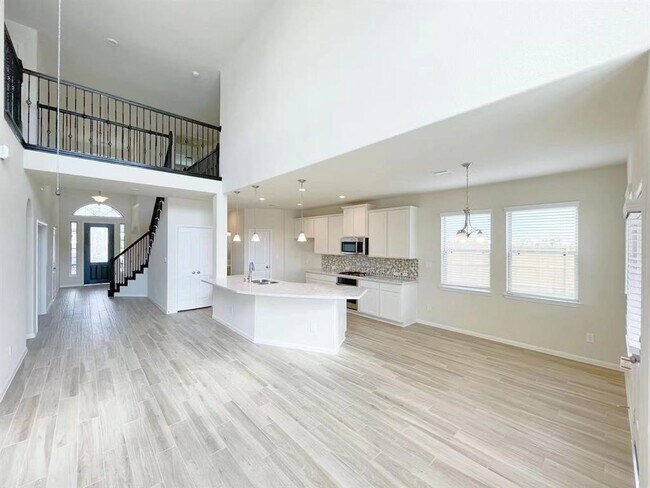 Building Photo - 4403 Silvergrass Ln