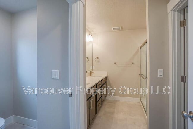 Building Photo - 313 E Caribou Ct