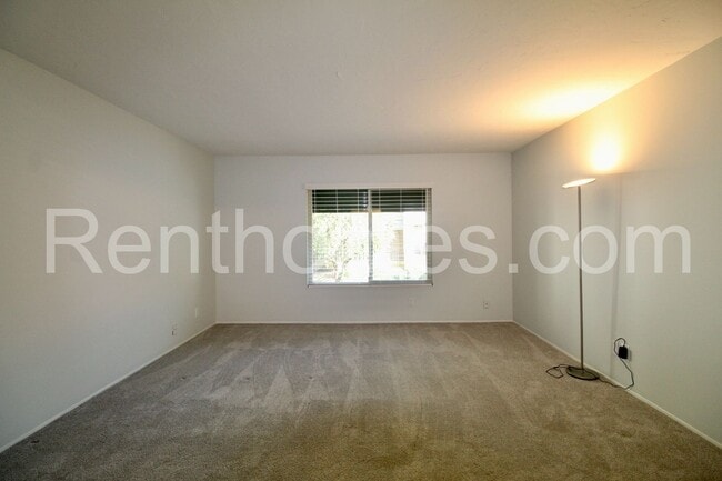 Building Photo - 2522 Clairemont Dr