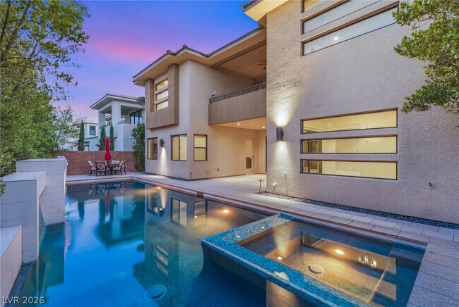 Building Photo - 64 Grey Feather Dr