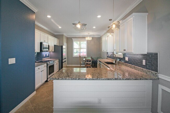 Building Photo - Sarasota National Annual Pool Home for Rent