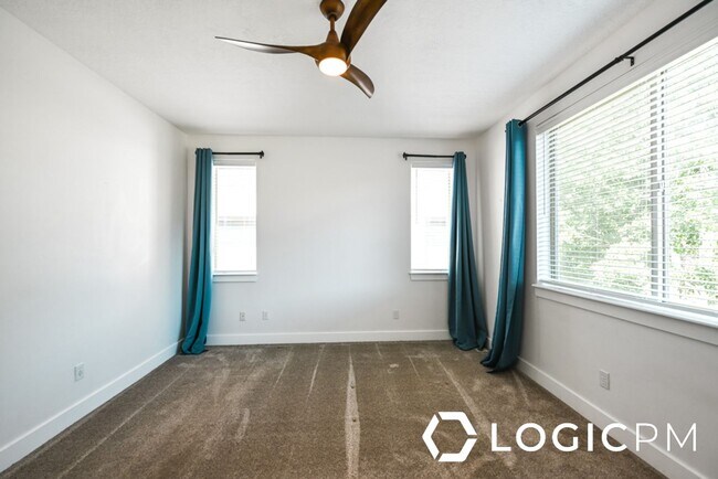 Building Photo - 1034 Lincoln Ln