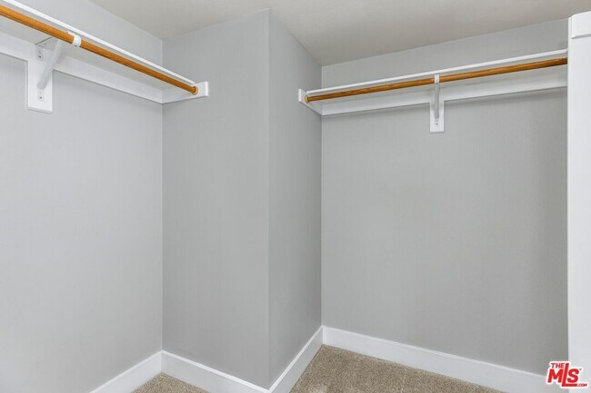 Building Photo - 11851 Laurelwood Dr