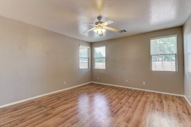 Building Photo - 3050 E Merlot St