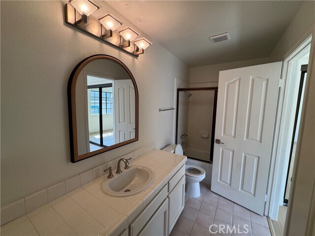 Building Photo - 526 S Catalina Ave