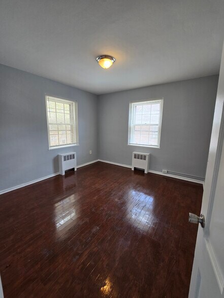 Primary Photo - 674 Perth Pl