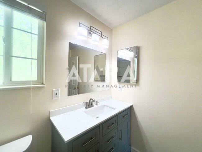 Building Photo - 11837 Sunrise View Dr