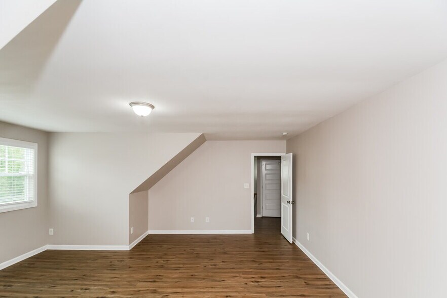 Building Photo - 1218 Braemar Highland Dr