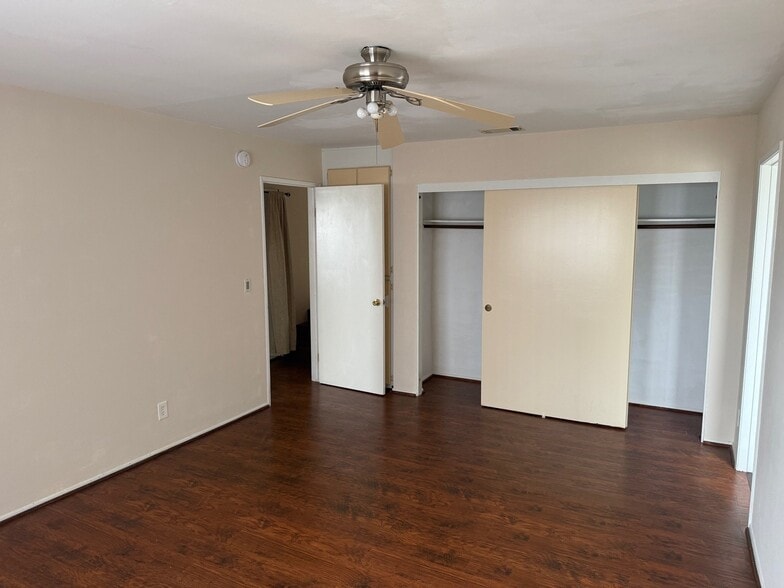 Building Photo - 1023 W 20th St