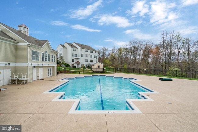 Building Photo - 6340 Walking Ln