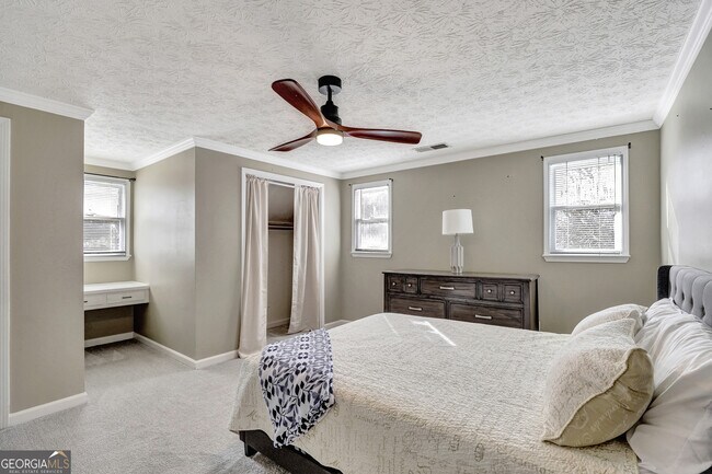 Building Photo - 300 Briarwood Rd