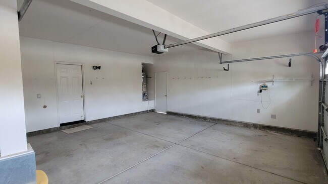 Building Photo - Large Home in Poway