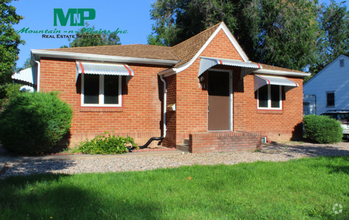 Building Photo - Duplex with Back Alley Parking!