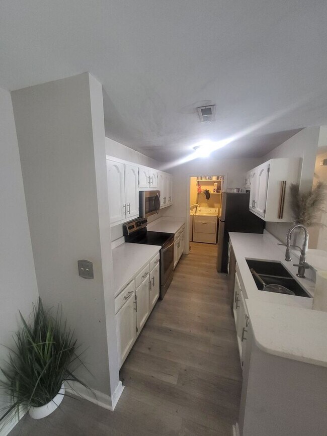 Building Photo - Beautiful Waterfront 2 Bed / 2 Bath Condo in Downtown Norfolk – $1,800/month