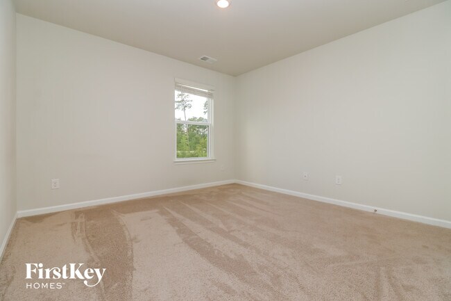 Building Photo - 409 Zenith Blvd