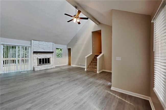 Building Photo - 3013 Alberta Dr