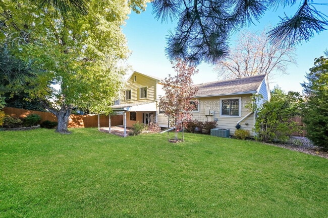 Building Photo - 580 E Kettle Ave