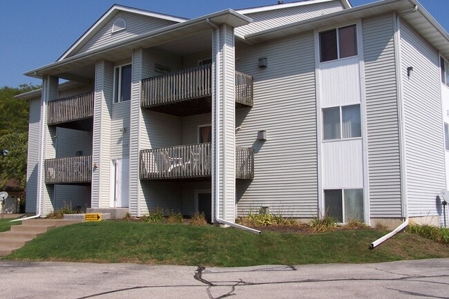 Building Photo - 3470 Parkwild Dr