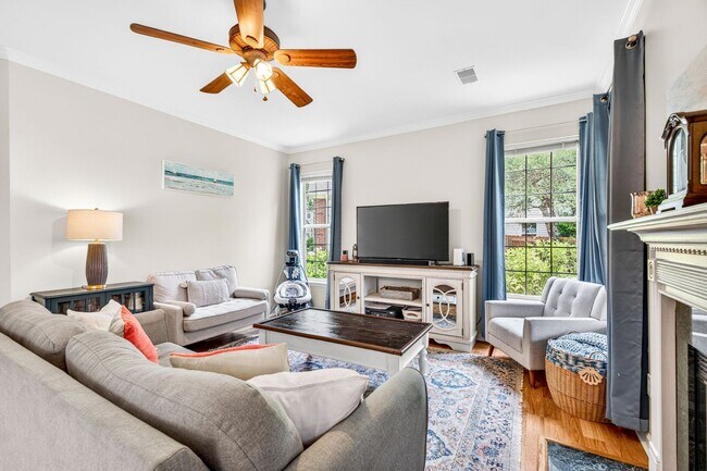 Building Photo - Spacious Living in the Heart of Whitehall