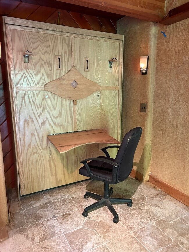 Building Photo - East AVL - Beautiful Zen Garden Apt with Sauna!