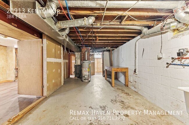 Building Photo - 20913 Kenyon Dr, Maple Hts - Spacious, Jus...