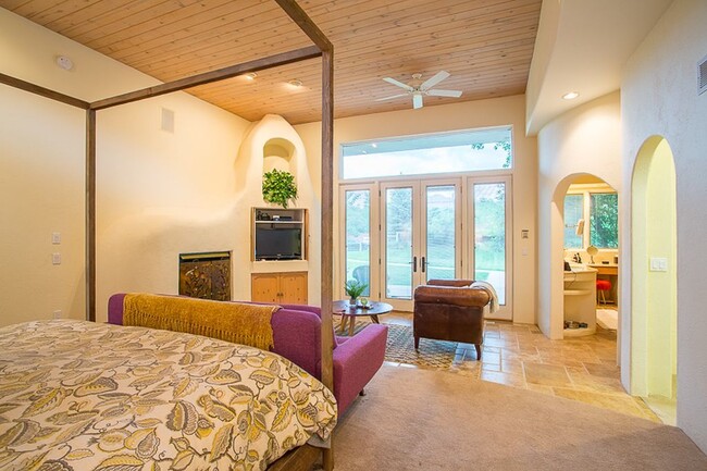 Building Photo - 4 Bed 3.5 Bath Carolyn Heights Home W/Stunning Finishes & Ideal Outdoor Space!  Option for Early ...
