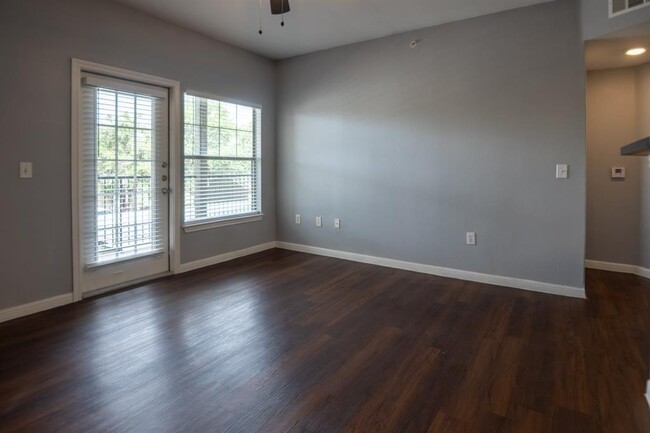 Building Photo - 2320 Gracy Farms Ln