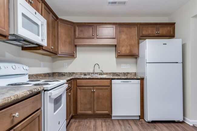 Building Photo - Welcome Home – Spacious Apartment with Mod...