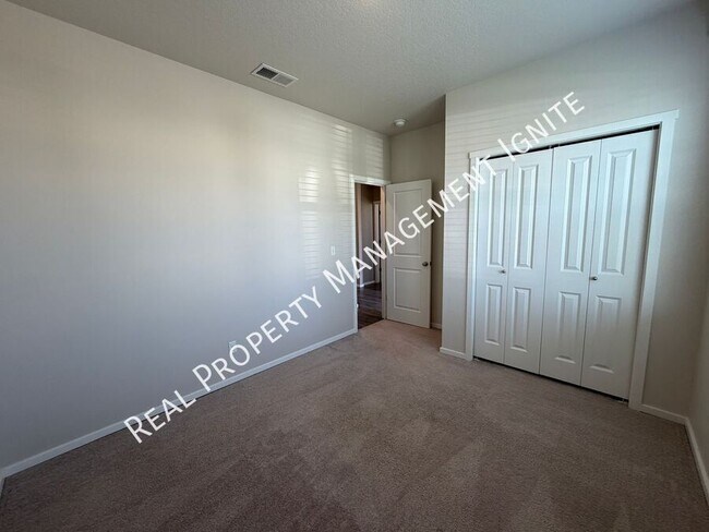 Building Photo - 1430 NW Upas Pl