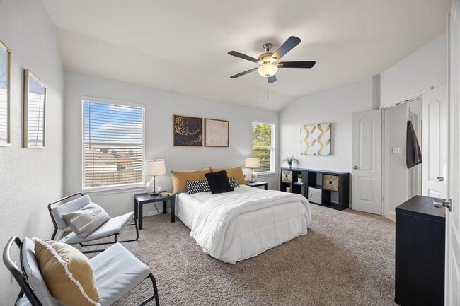 Building Photo - 2109 Zoa Dr