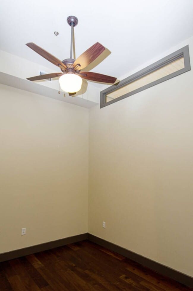 Building Photo - C Street Loft Available Early April!