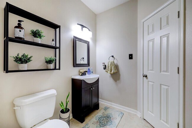 Building Photo - 3719 Wild Oak Dr