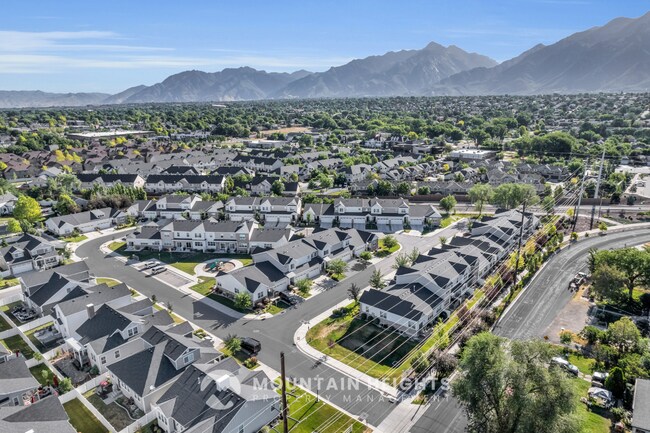 Building Photo - 607 Sawback Ln