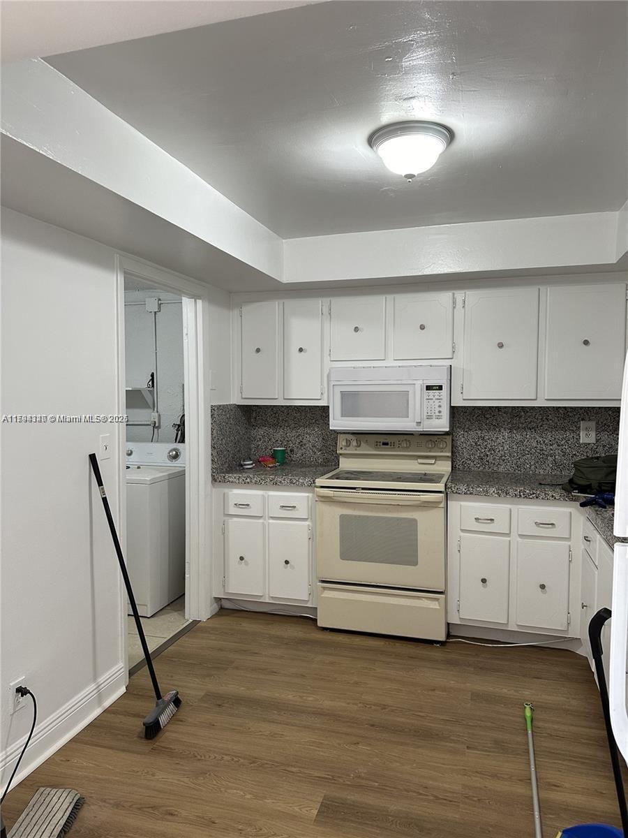 Building Photo - 8605 NW 35th Ct