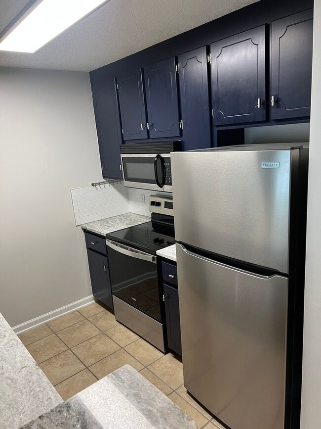 Building Photo - 105 Winthrope Ln